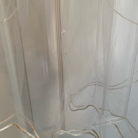 Rum edge veil with pearl embellishments - Picture 2 of 4